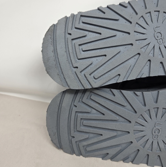 Ugg Womens Disco Slide Shoes Size 9 Gray Fluffy Sherling Back Stretch Strap - Picture 8 of 14